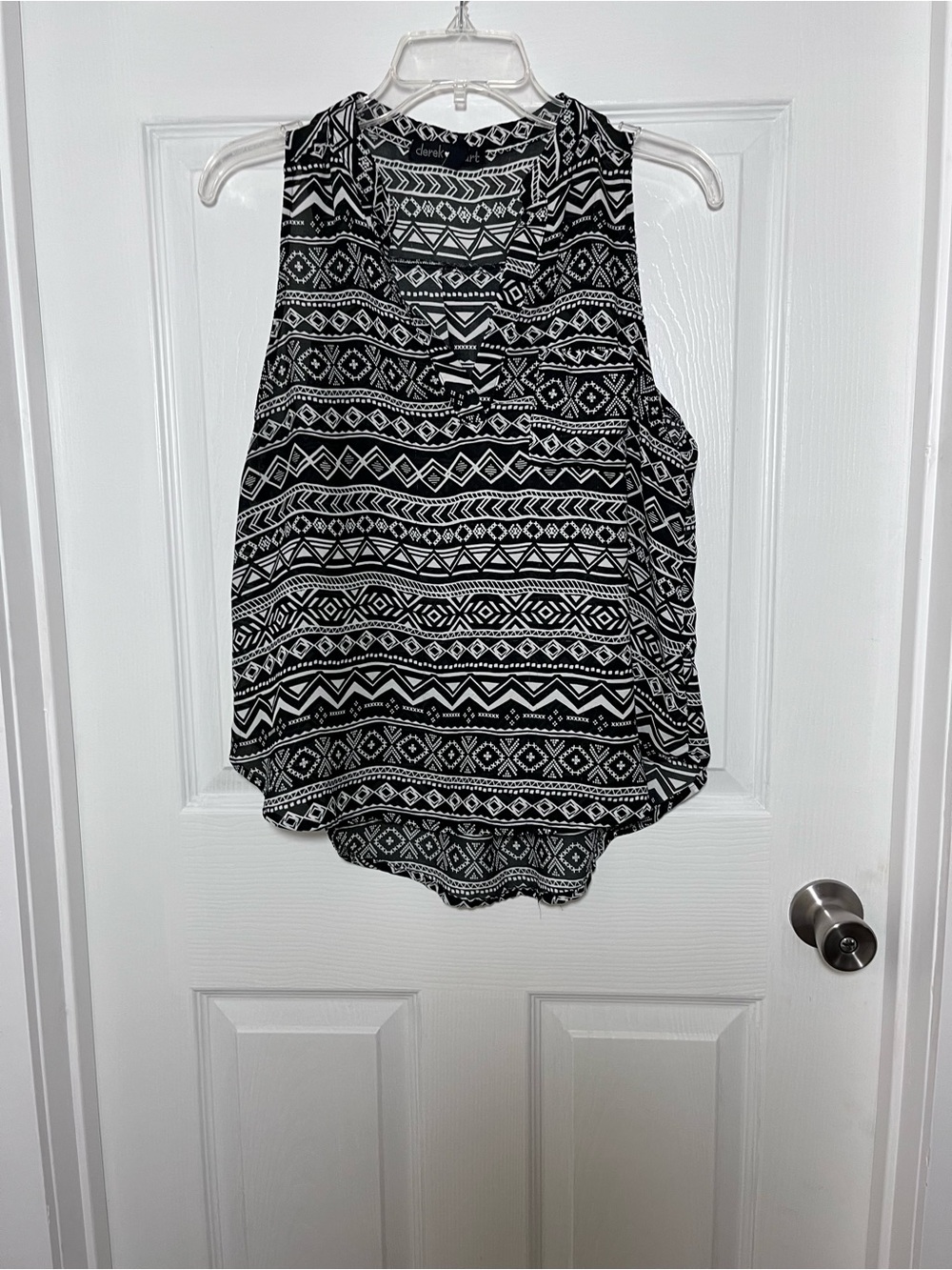 Derek Heart Black & White Geometric High/Low Tank